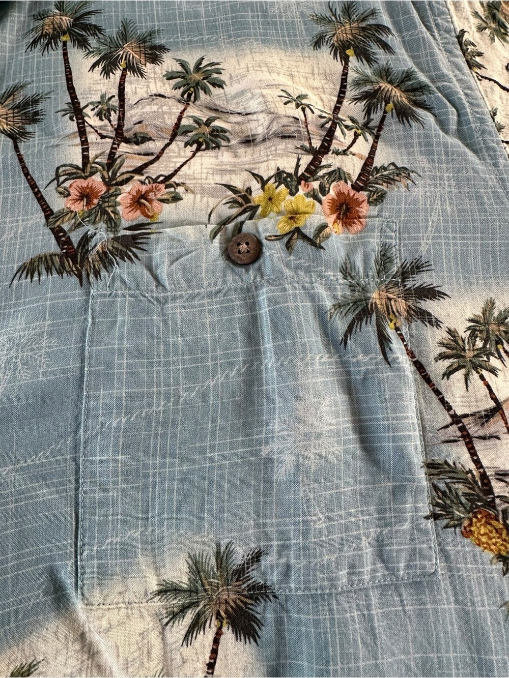 Men's Light Blue Island Print Short Sleeve Button-Down Shirt Large - Picture 3 of 7